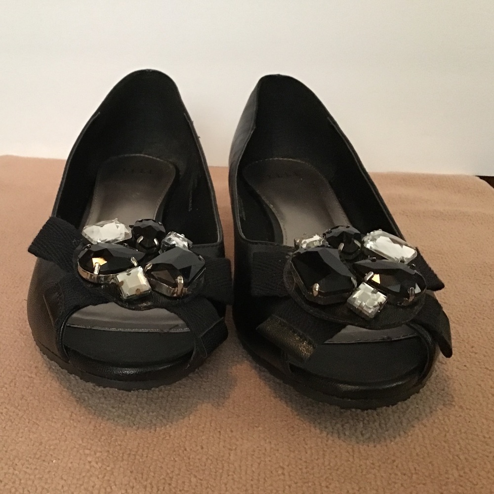 Elle Black wedge with ribbon detail at toe & clear and black bead accent - Picture 2 of 10